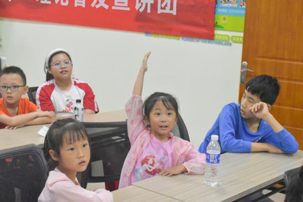 圖為科普課程互動(dòng)環(huán)節(jié)。重慶電力高專供圖