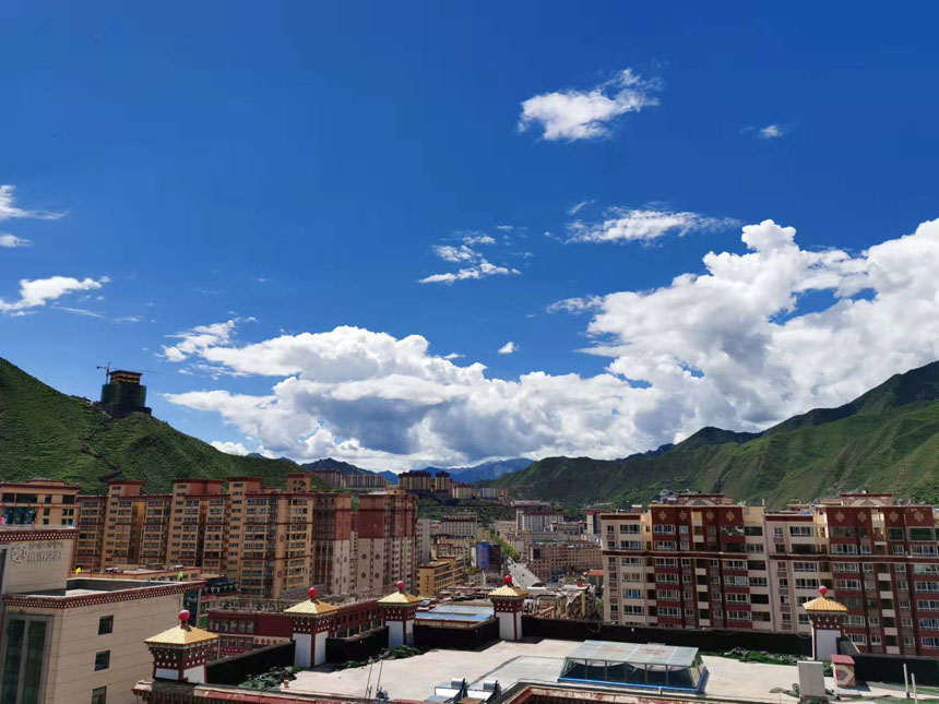 俯瞰高原山城——昌都。姜峰攝