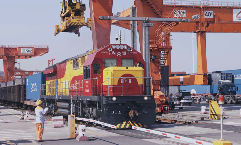 7月18日，一列國(guó)際班列從重慶團(tuán)結(jié)村中心站發(fā)出。人民網(wǎng)記者 劉祎攝