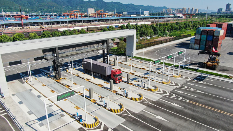 位于重慶市沙坪壩區(qū)的陸海新通道重慶無(wú)水港。郭晉攝