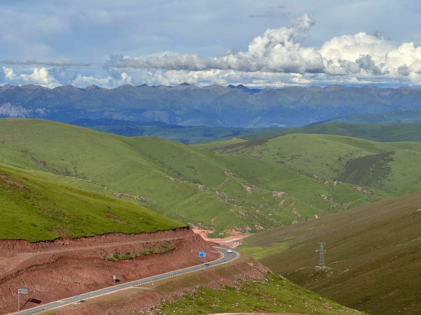 察芒公路海拔超過4800米處的風景。劉政寧攝