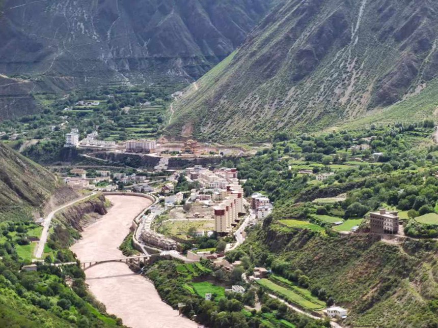 瀾滄江從芒康縣流過，出藏入滇，開啟更廣闊的前程。姜峰攝