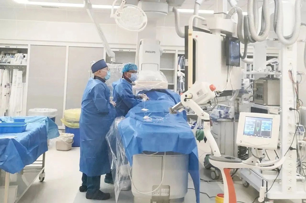 手術(shù)現(xiàn)場。重慶松山醫(yī)院供圖