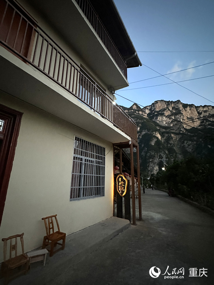 下莊村村民用自家房屋發(fā)展民宿產(chǎn)業(yè)。 人民網(wǎng)記者 劉政寧攝