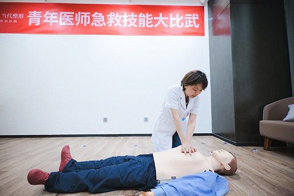 比武現(xiàn)場。重慶當代整形外科醫(yī)院供圖