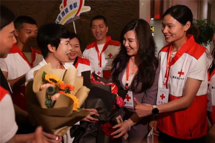 9月5日晚，甘秀妮從北京載譽(yù)歸來(lái)。