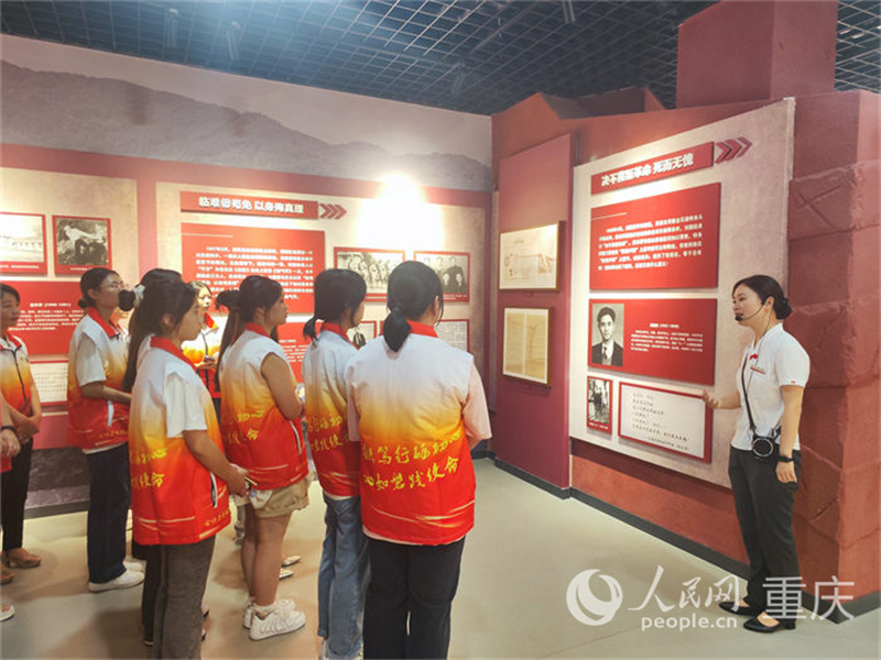 嘉賓參觀專題展。