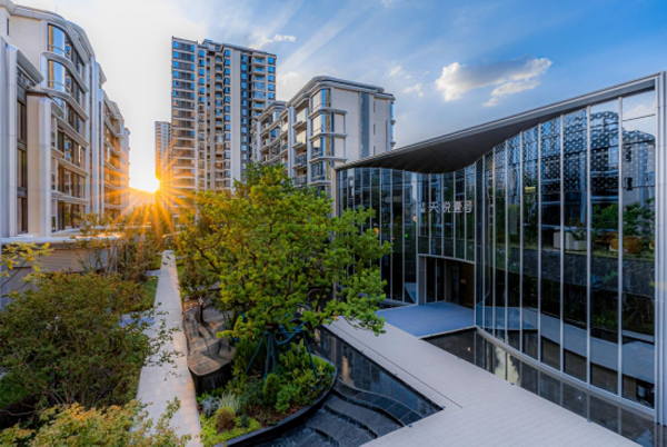 交付實(shí)景圖。中糧天悅壹號(hào)供圖