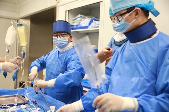 手術(shù)現(xiàn)場。重慶松山醫(yī)院供圖