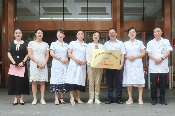 簽約現(xiàn)場。重慶安琪兒婦產(chǎn)醫(yī)院供圖