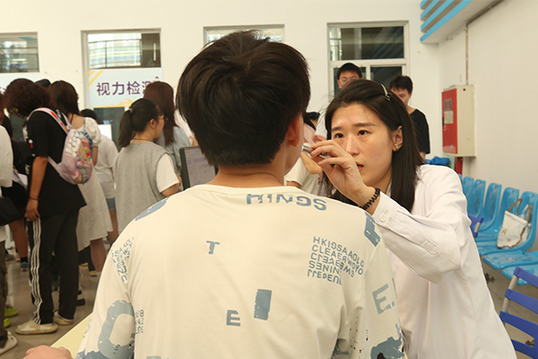 體檢現(xiàn)場。重慶西區(qū)醫(yī)院供圖