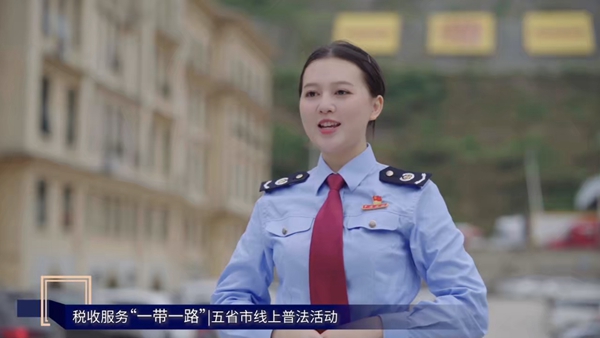 廣西壯族自治區(qū)憑祥市稅務(wù)人員介紹越南稅收政策。視頻截圖