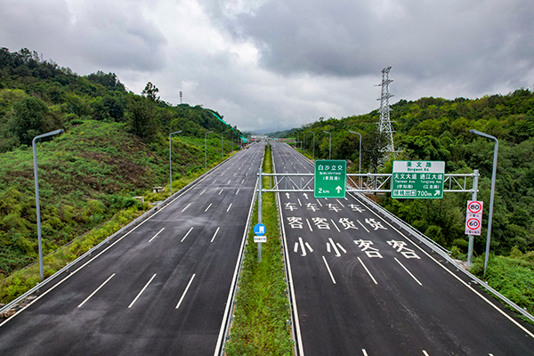 重慶快速路六縱線南延伸段（茶園立交—峽口立交）工程。崔景印攝2