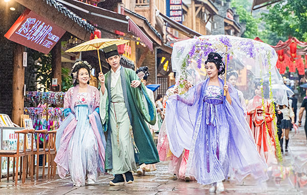 古風(fēng)游行。重慶十八梯供圖