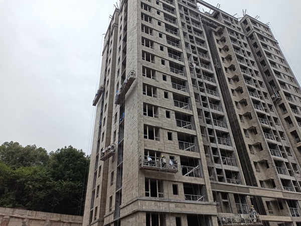 融創(chuàng)璧山城南項目現(xiàn)場，工人正在施工。重慶市住房城鄉(xiāng)建委供圖