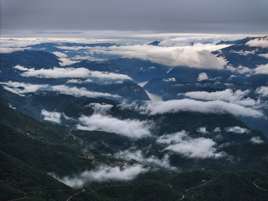 巫峽云霧繚繞。王正坤攝