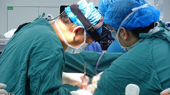手術(shù)畫面。重慶康心醫(yī)院供圖