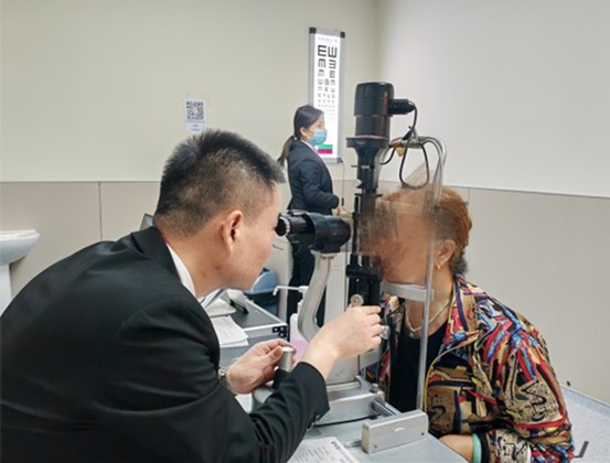 公益眼健康檢查。重慶愛爾眼科醫(yī)院總院供圖