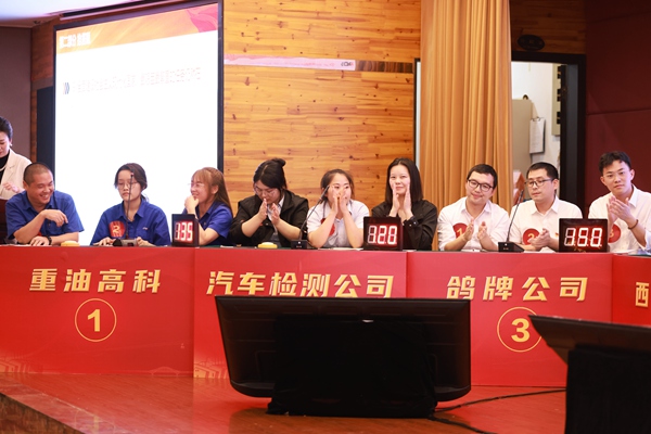 選手們在比賽中激烈角逐。曾英豪攝