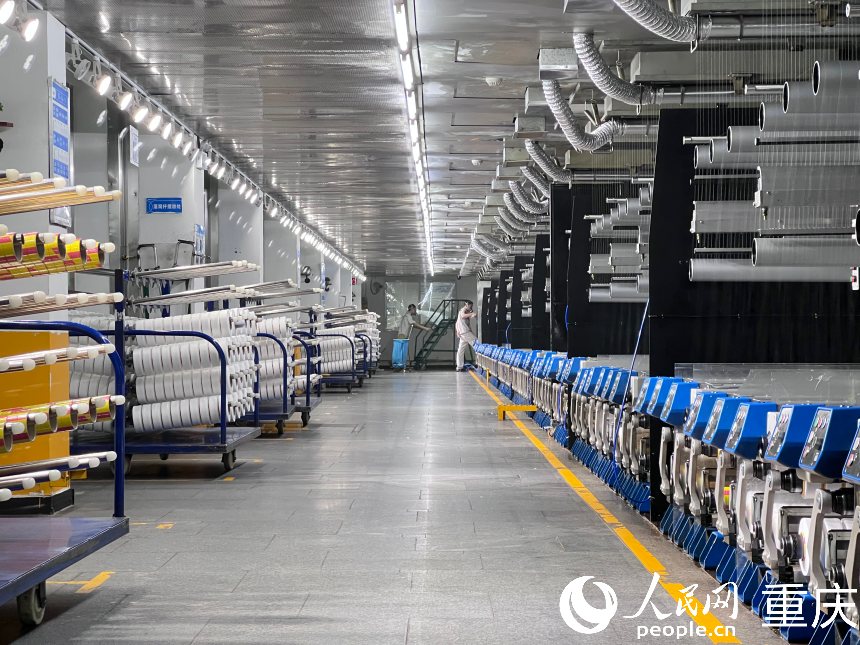 重慶華鋒的生產車間。人民網記者 胡虹攝