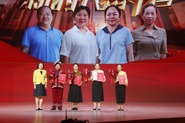 最美社區(qū)工作者，他們是創(chuàng)新治理的基層探路人。王孟舉攝