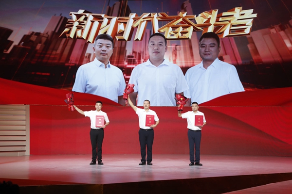 最美社區(qū)工作者，他們是美好鄉(xiāng)村的幸福領(lǐng)路人。王孟舉攝