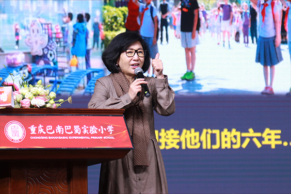 竇桂梅作主題報(bào)告。向詩佳攝