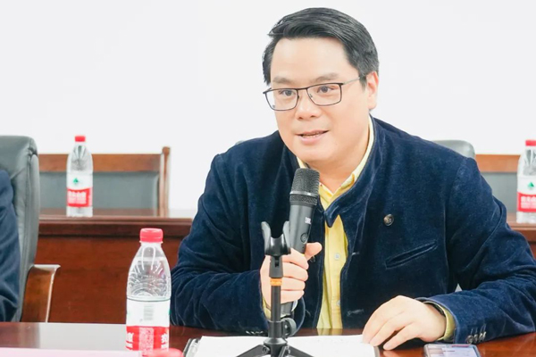 林松致辭。重慶市第一實(shí)驗(yàn)中學(xué)供圖