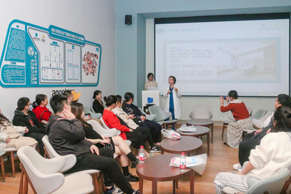 活動(dòng)現(xiàn)場(chǎng)。重慶安琪兒婦產(chǎn)醫(yī)院供圖