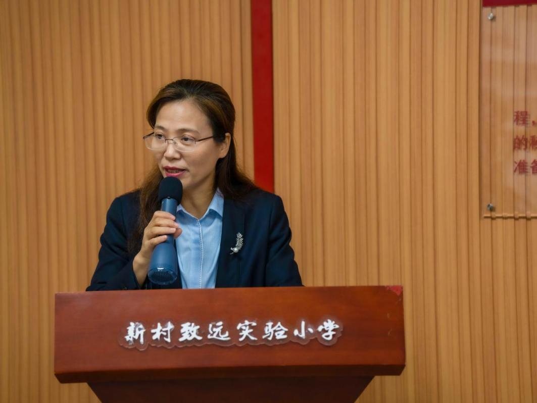 新村致遠(yuǎn)實驗小學(xué)黨支部書記、校長肖猷莉。新村致遠(yuǎn)實驗小學(xué)供圖