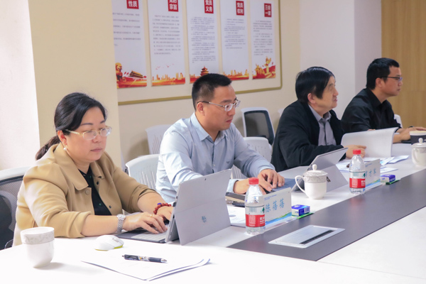 專家為學(xué)校發(fā)展提出建議。新村致遠(yuǎn)實驗小學(xué)供圖