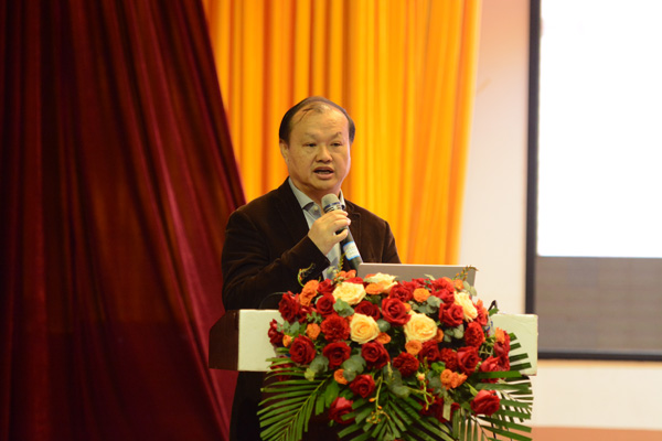 鄧猛作報(bào)告。西南大學(xué)供圖