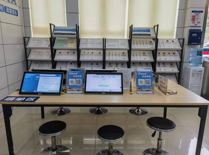 重慶渝快保走進區(qū)縣政務大廳。重慶渝快保服務中心供圖