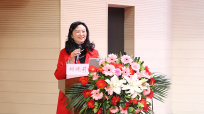 劉曉莉主持會(huì)議。重慶西區(qū)醫(yī)院供圖