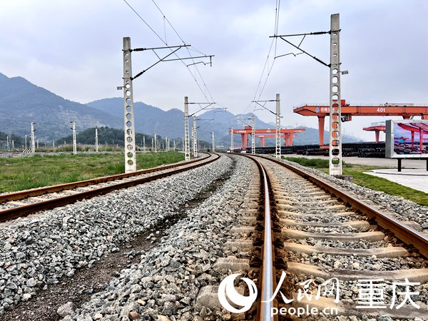 小南埡鐵路物流中心。人民網(wǎng)記者 馮文彥攝