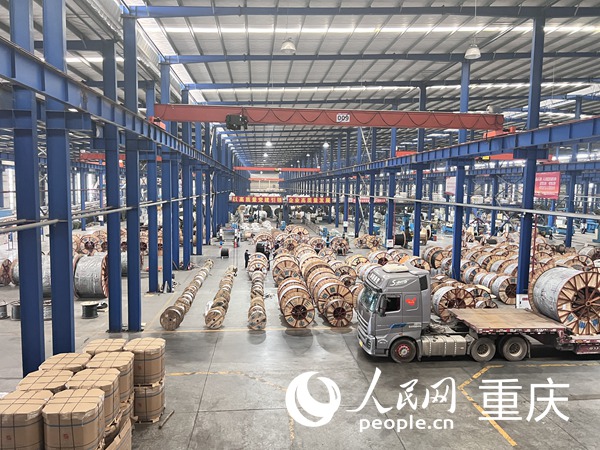 三峽電纜生產(chǎn)車間。人民網(wǎng)記者 馮文彥攝