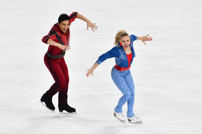 11月10日，加拿大組合瑪喬麗·拉茹瓦、扎卡里·拉加在比賽中。鄒樂攝