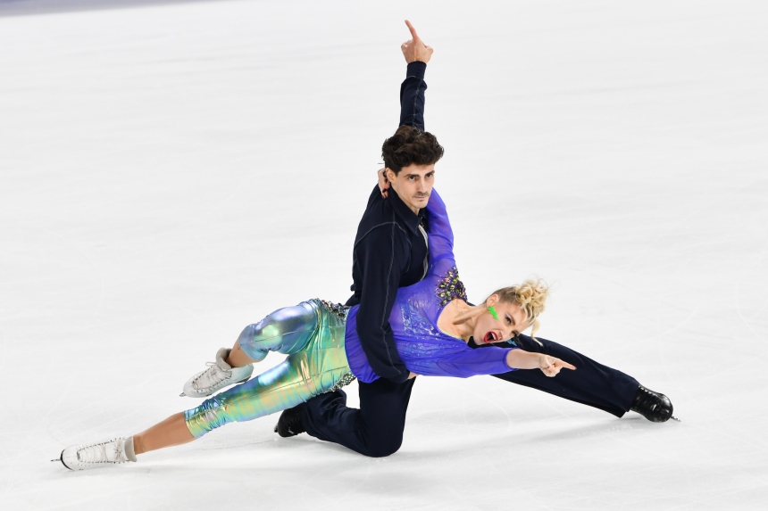 11月10日，加拿大組合派珀·吉勒斯、保羅·波里爾在比賽中。鄒樂攝