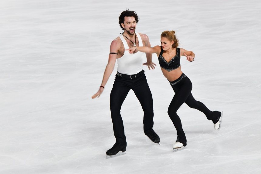 2023年中國杯世界花樣滑冰大獎賽冰舞韻律舞比賽現(xiàn)場。鄒樂攝