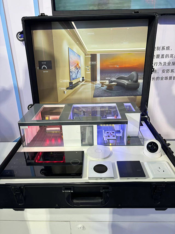 全屋智能家居系統(tǒng)模型。代婧靚攝