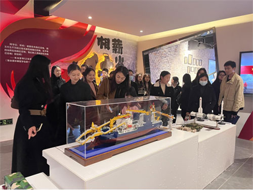 參觀明月坊。重光小學(xué)供圖