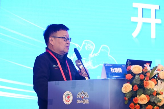 杜曉鋒致辭。重慶松山醫(yī)院供圖