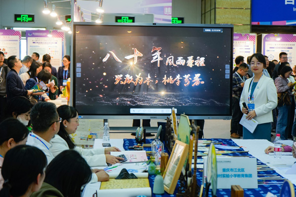 現(xiàn)場(chǎng)演講。新村實(shí)驗(yàn)小學(xué)教育集團(tuán)供圖