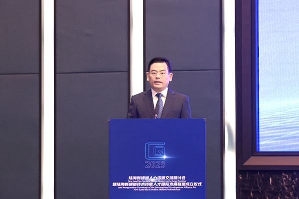 重慶市人力資源和社會保障局黨組書記、局長黎勇講話。重慶市人力社保局供圖