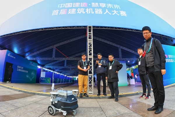 標(biāo)線放線機(jī)器人。活動方供圖