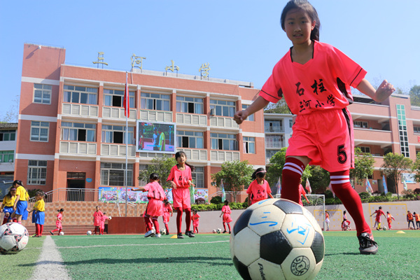 石柱縣三河小學(xué)足球訓(xùn)練日常。石柱縣教委供圖
