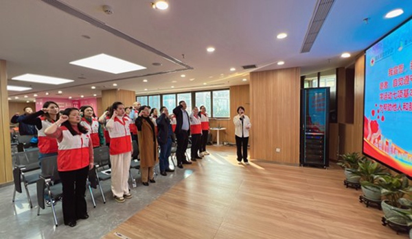 宣誓現(xiàn)場(chǎng)。重慶普瑞眼科醫(yī)院供圖