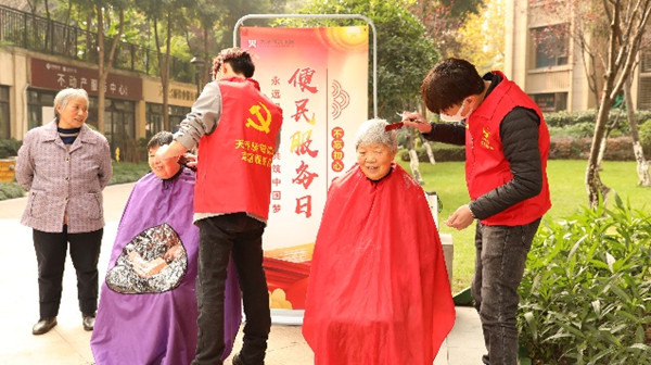 天驕智慧服務為業(yè)主提供便民服務。天驕智慧服務供圖