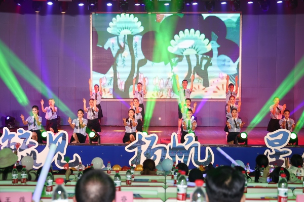 流行舞《青春就這young》。西南政法大學(xué)供圖