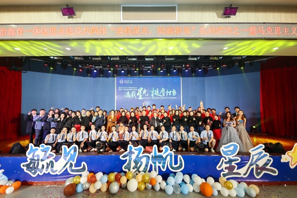 活動結(jié)束后師生合影。西南政法大學(xué)供圖